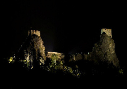 noční osvětlení hradu