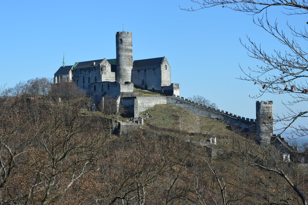 Na jaře bude dokončena oprava ochozu velké věže na hradě Bezděz, opravy se dočká i obvodová zeď nebo část přístupové cesty